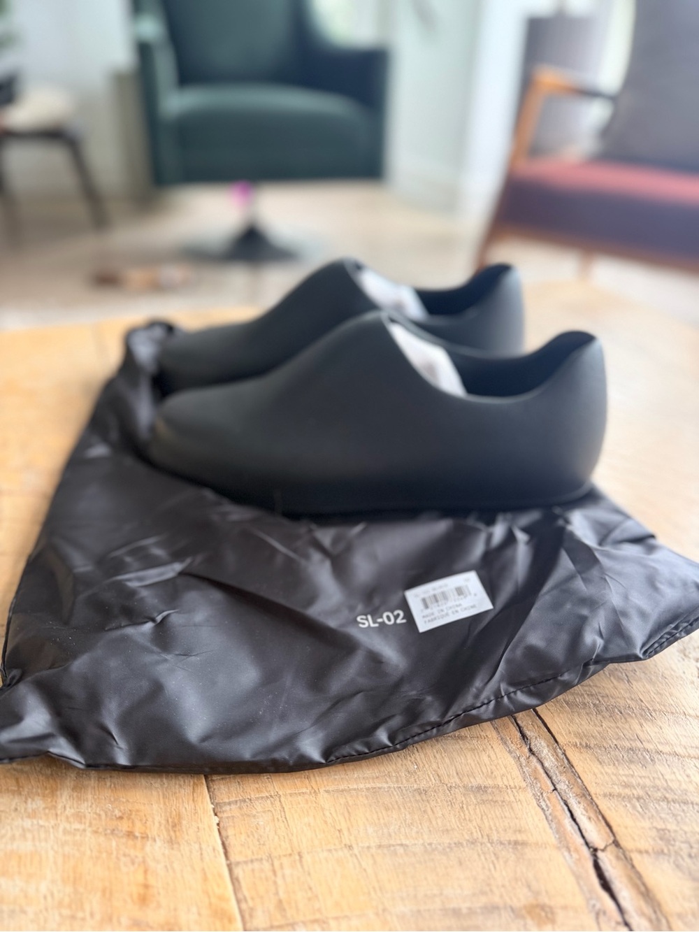 NWT Yeezy SL-02